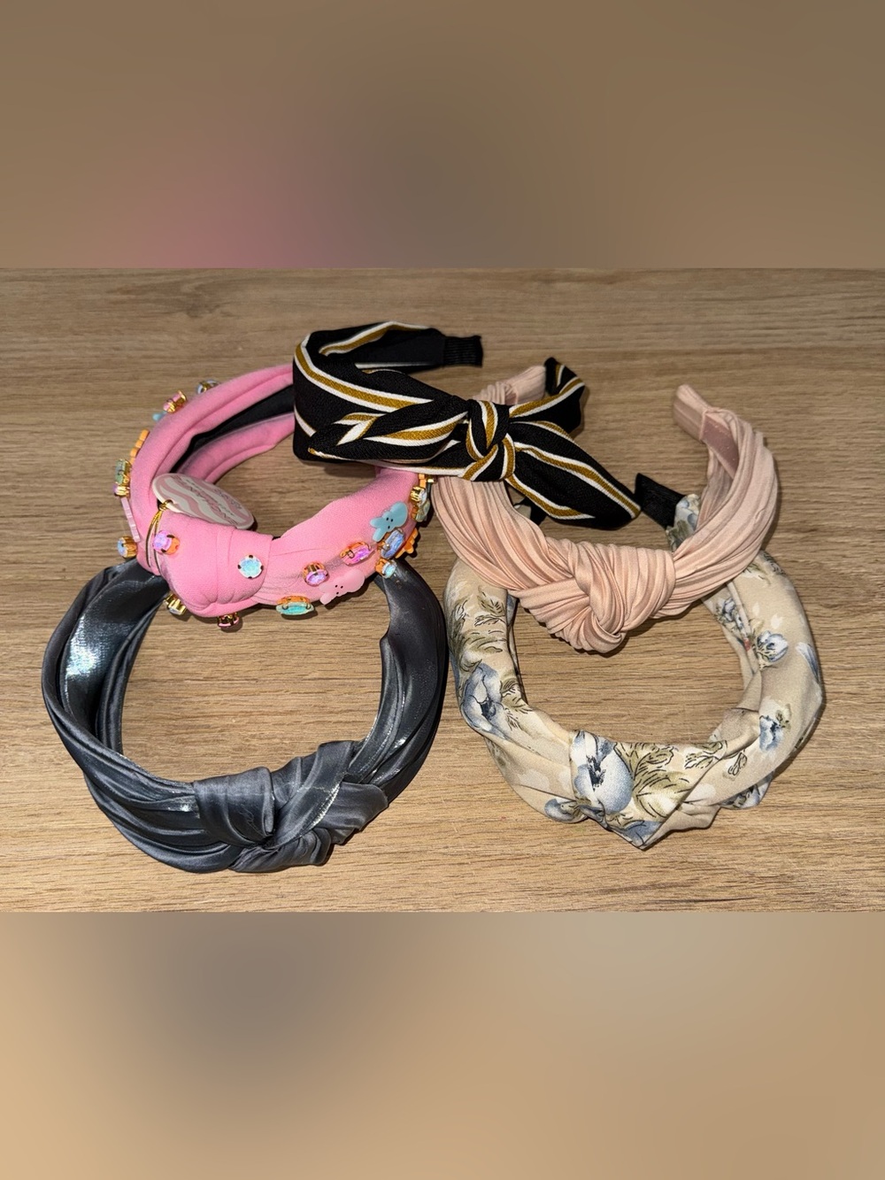 Assorted Women’s Knot headbands. Assorted colors & style. Set of 5.